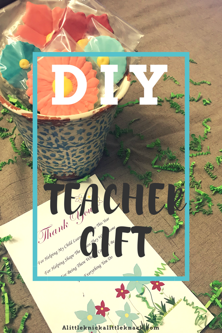 "Thank You For Helping my Child Grow" end of school year DIY Teacher Gift. Freebie printable Teacher thank you card