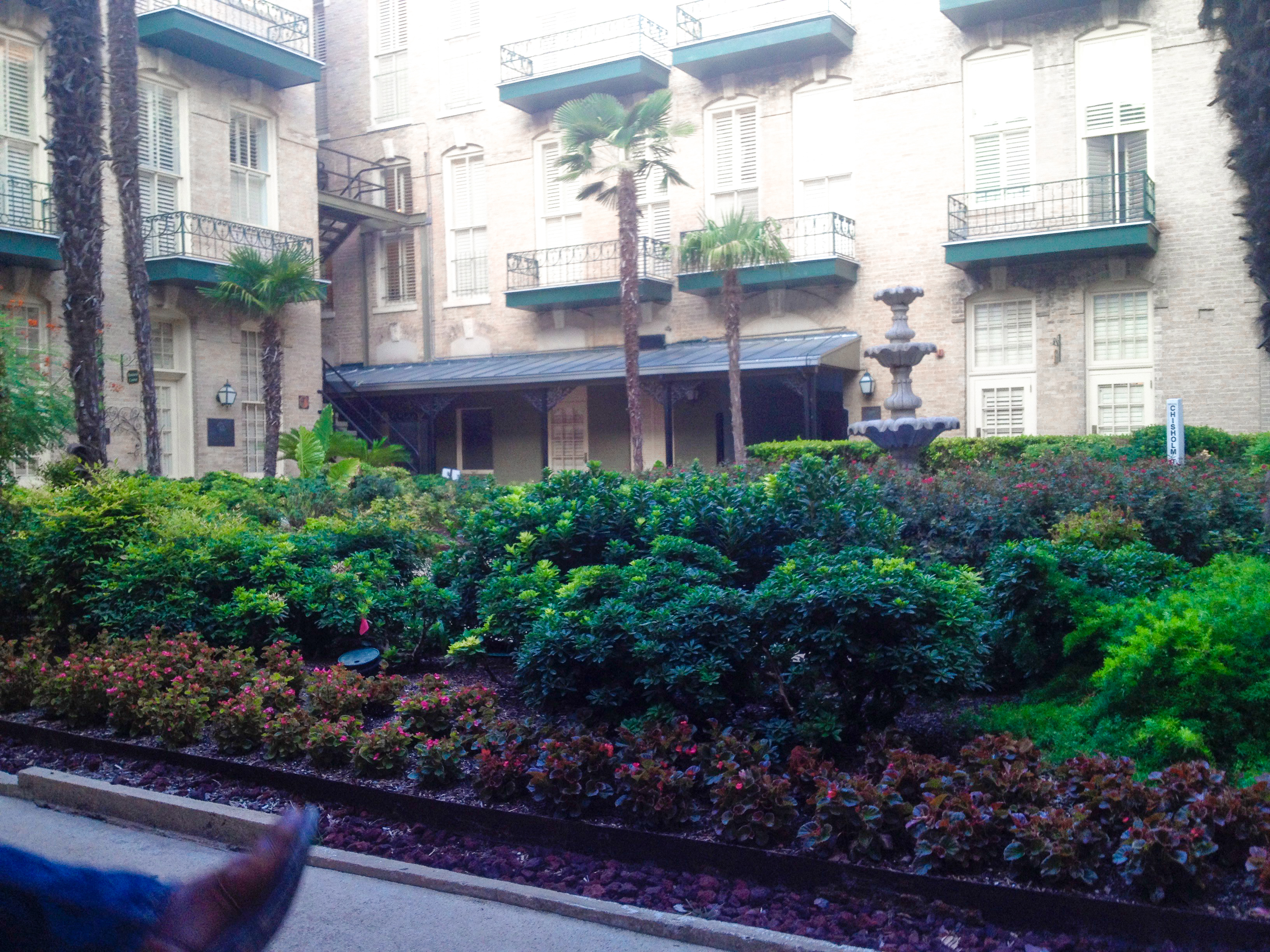 An image of the courtyard at the Menger Hotel.