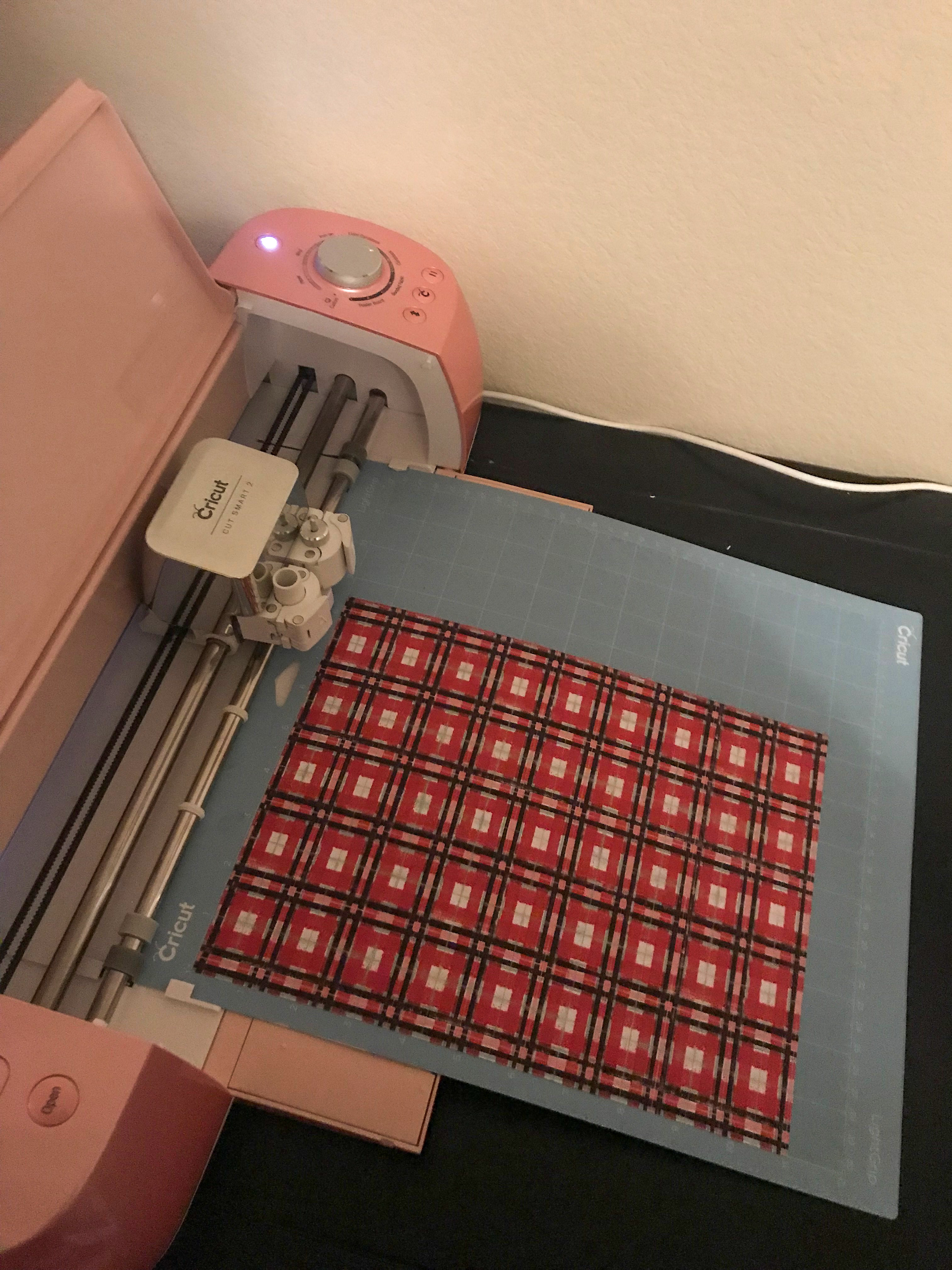 Make a picture perfect letter from Santa using your Cricut. #Cricut